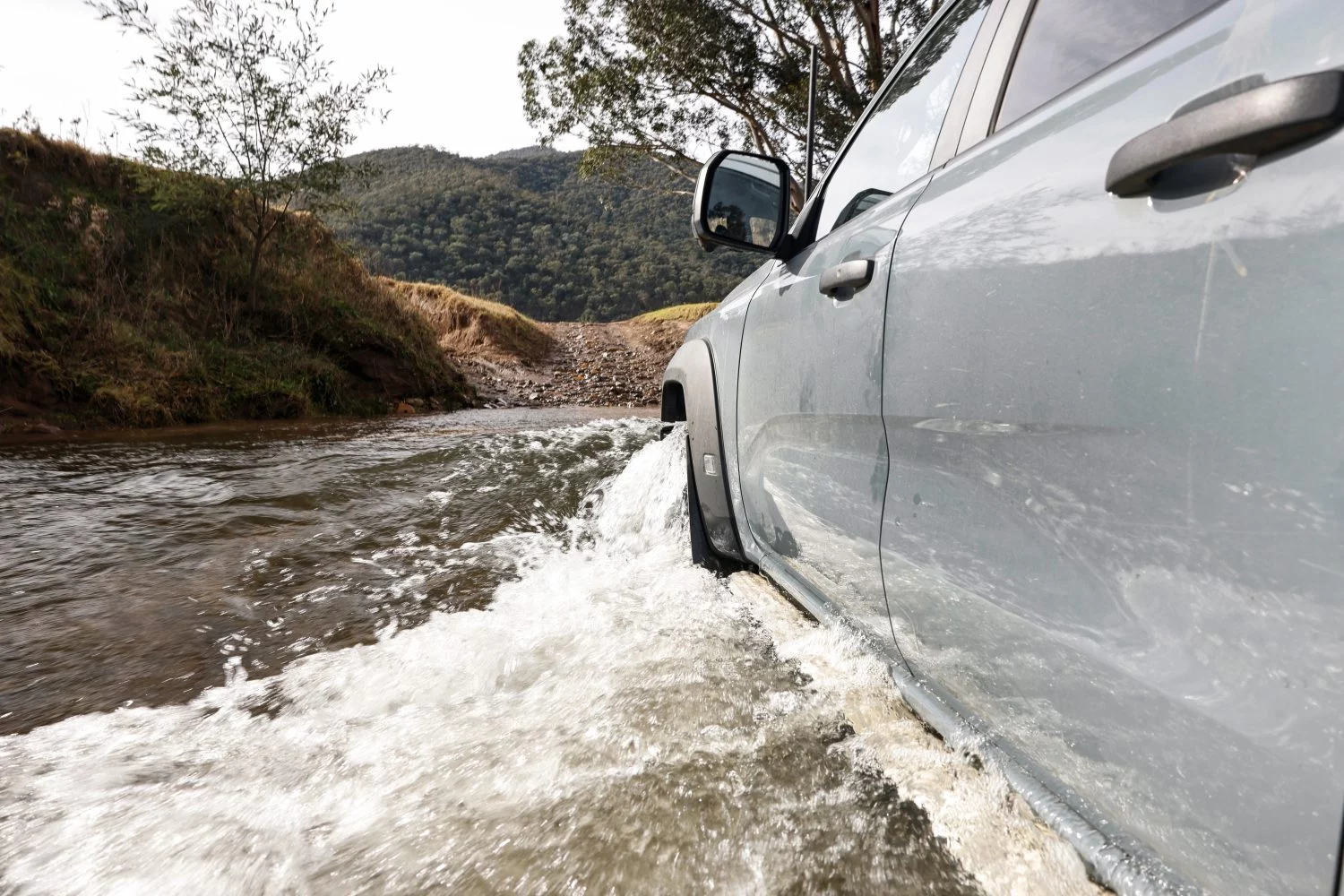 Ford Ranger Super Duty demuestra su capacidad de vadeo cruzando 27 ríos - Autocosmos