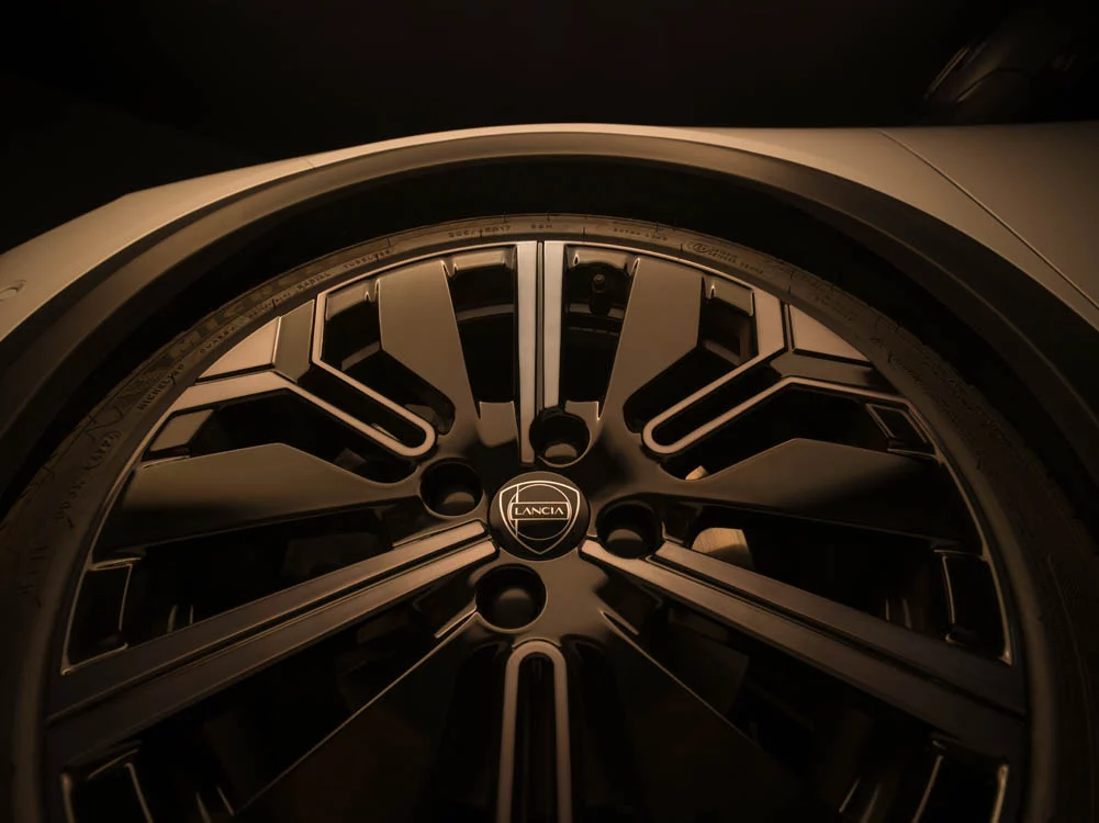 Lancia Ypsilon: tradición, diseño y deportividad en clave electrificada 3 Motor16 HF Line detail Motor16