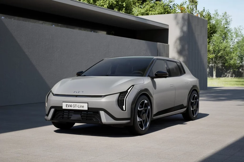 El Kia EV4 ya tiene precios: esto es lo que cuesta y lo que ofrece 1 Motor16 KIA EV4 HATCHBACK 3 Motor16