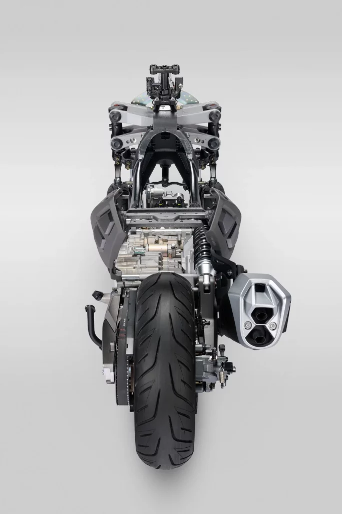 La Kymco CV3 575 nos muestra su 'esqueleto' 1 Motor16 KYMCO CV3 Rueda Trasera Motor16