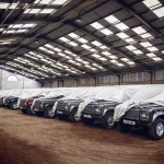 La increíble historia de los 240 Land Rover Defender comprados por un empresario británico