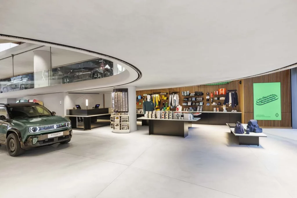 Le defile renault paris17 Motor16