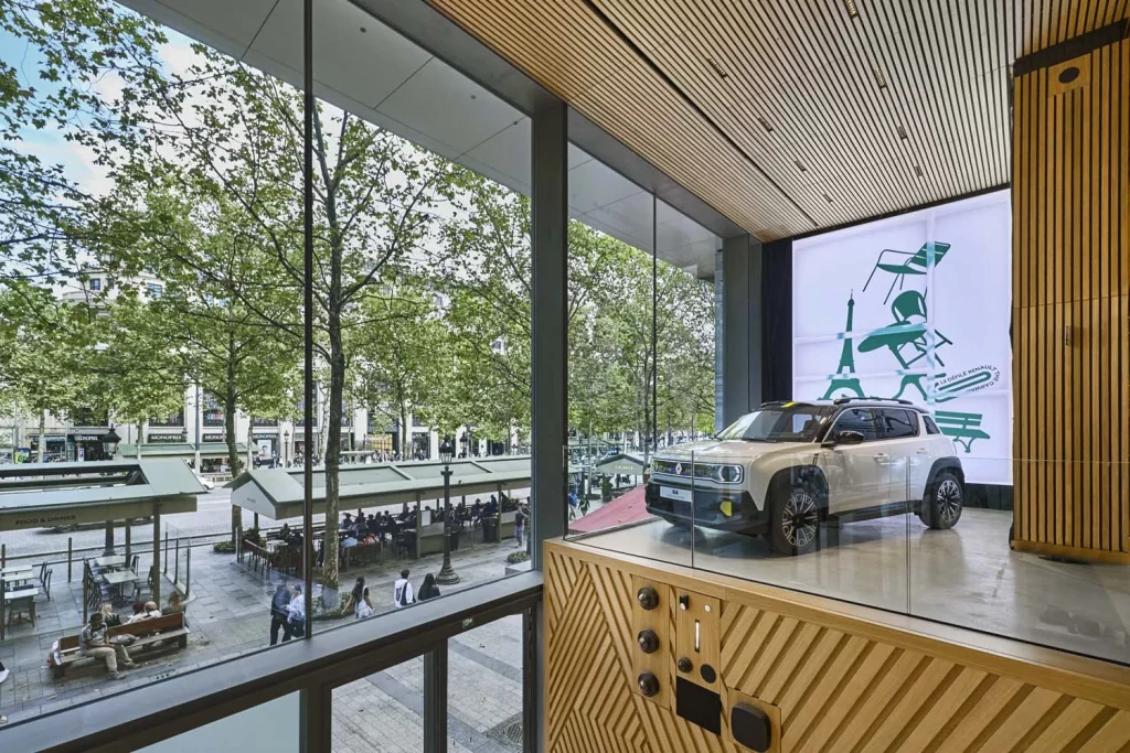 Le defile renault paris22 Motor16