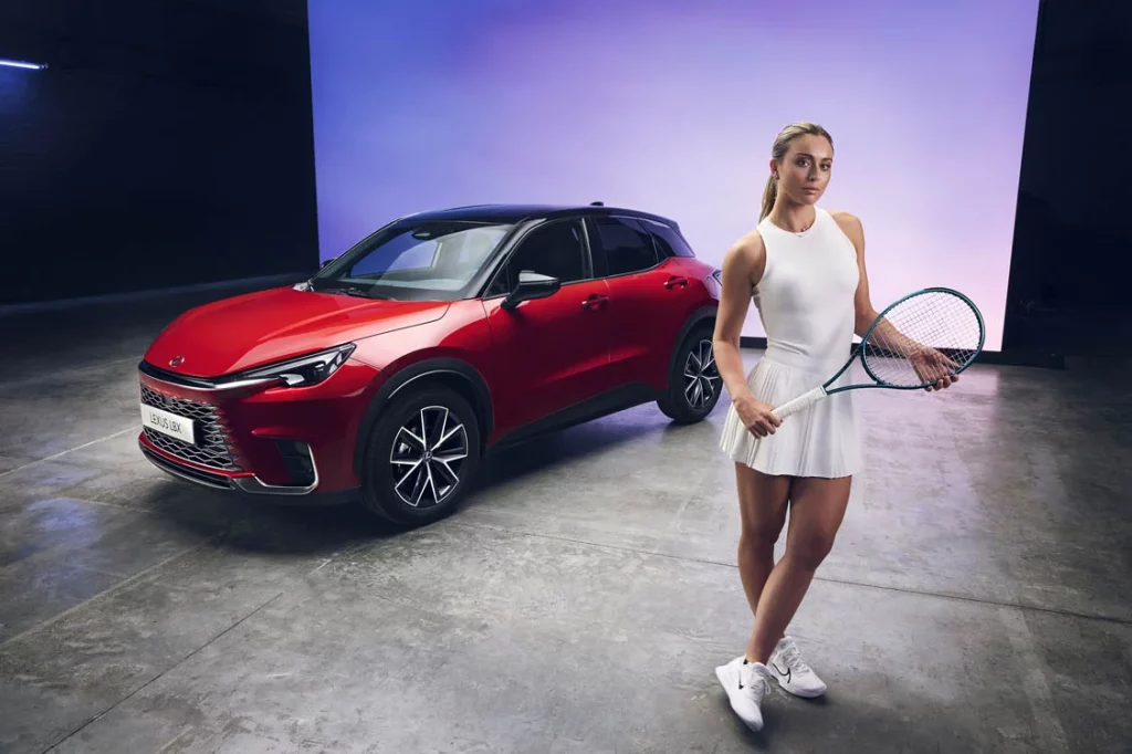 El último Lexus reta a los tenistas profesionales 2 Motor16 Lexus y Paula Badosa 2 Motor16