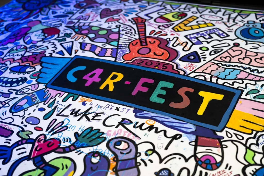 El Mazda CX-30 se convierte en art car en el evento de toma de contacto con el nuevo Mazda6e 5 Motor16 MAZDA CX 30 ART CAR CARFEST REINO UNIDO LUKE CRUMP1 Motor16