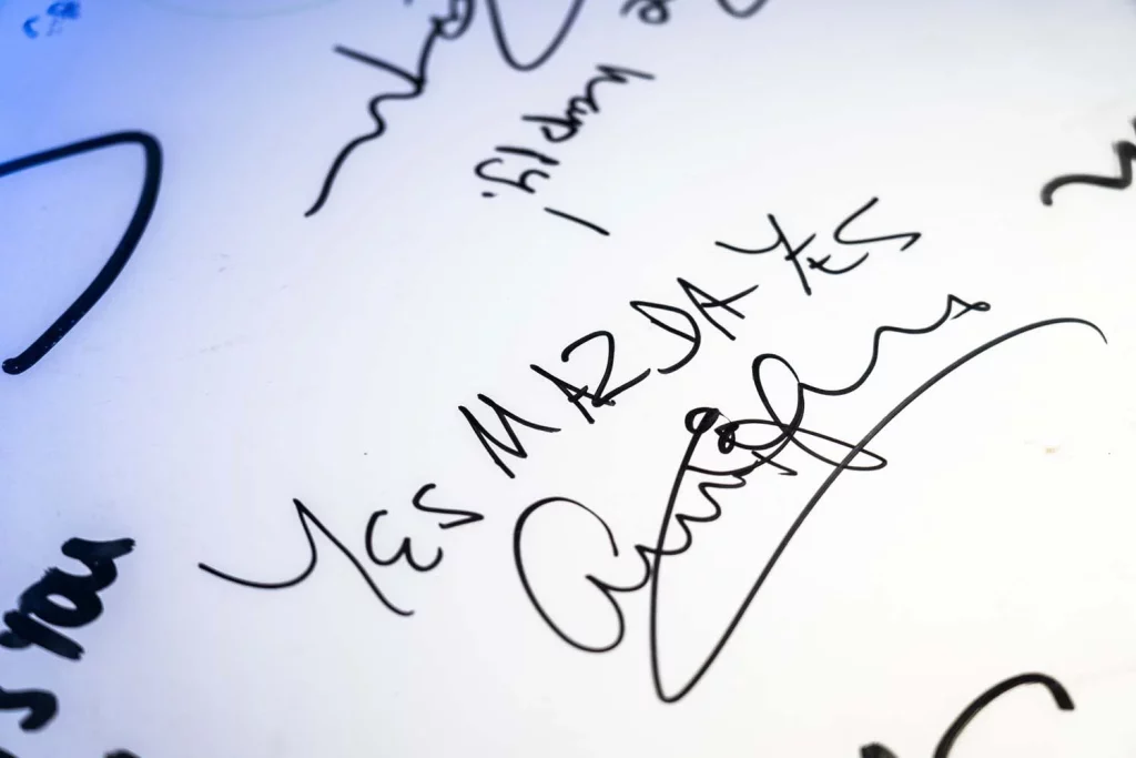 El Mazda CX-30 se convierte en art car en el evento de toma de contacto con el nuevo Mazda6e 12 Motor16 MAZDA CX 30 ART CAR CARFEST REINO UNIDO LUKE CRUMP8 Motor16