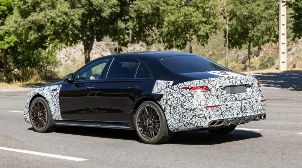 Fotos espía del restyling del Mercedes-AMG S 63 E Performance 11 Motor16 Mercedes AMG S 63 E Performance 2026 9 Motor16
