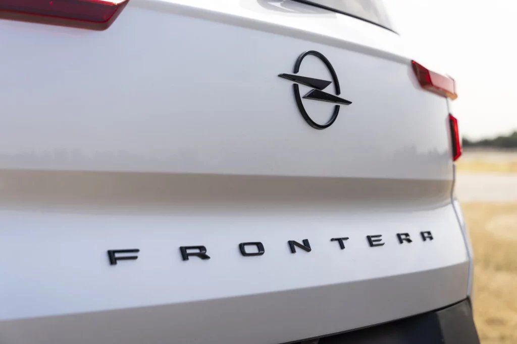 Opel Frontera Hybrid 145 GS prueba 16 Motor16