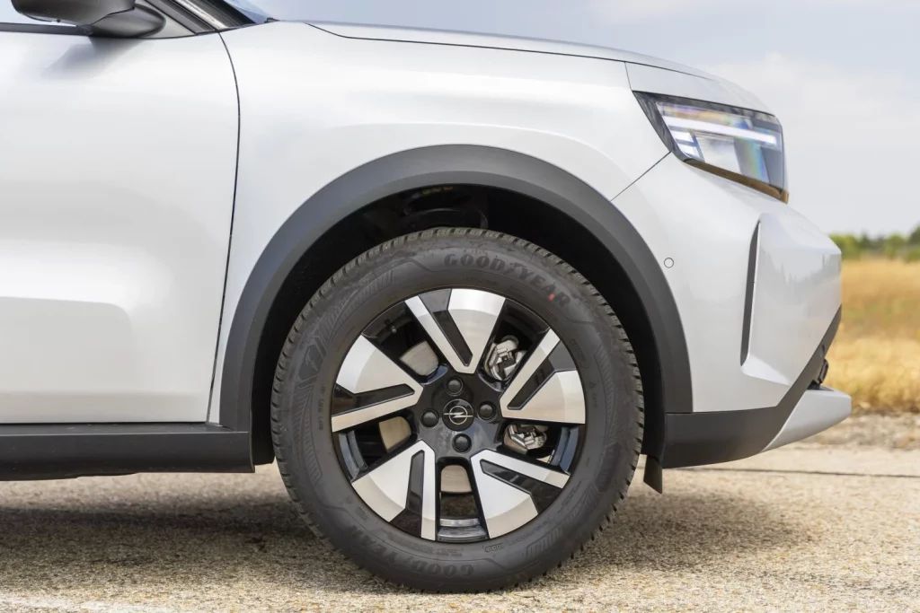 Opel Frontera Hybrid 145 GS prueba 18 Motor16
