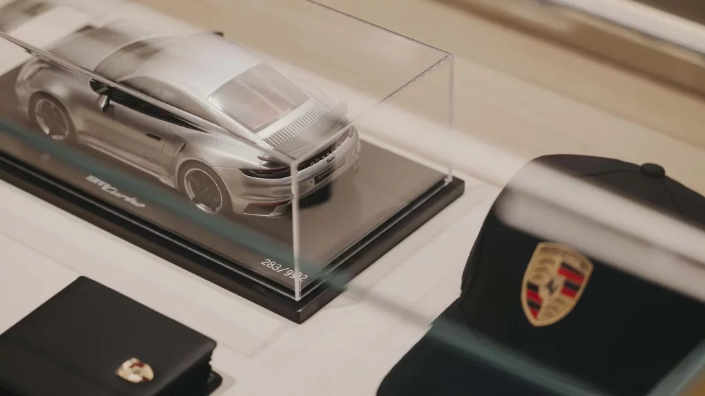 La ciudad en la que Porsche te ofrece una nueva experiencia que no querrás perderte 3 Motor16 PORSCHE AEROPUERTO SINGAPUR2 Motor16