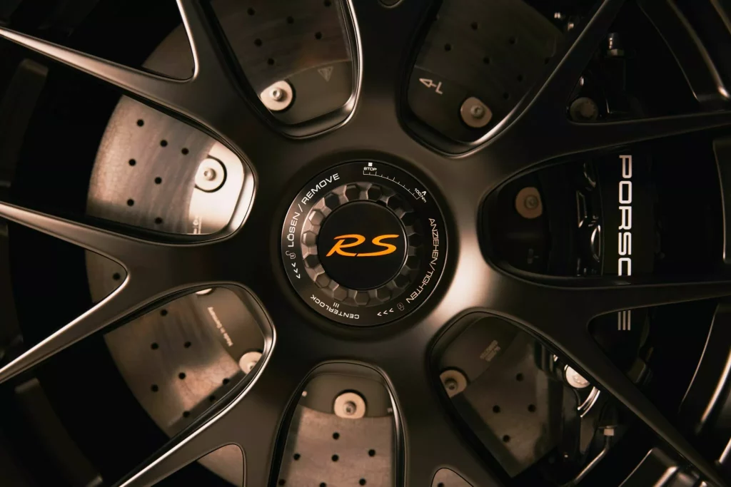 El Porsche 718 Cayman definitivo es un encargo muy especial hecho por Manthey Racing 15 Motor16 Porsche 718 Cayman GT4 RS tulipan naranja 11 Motor16