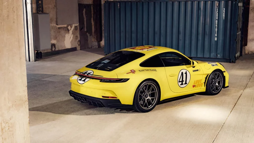 Porsche 911 S/T o la leyenda en amarillo que une dos generaciones 2 Motor16 Porsche 911 7 Motor16