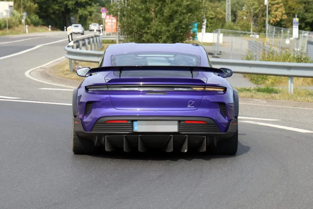 El Porsche Taycan Turbo GT Manthey Racing, casi listo para asaltar Nürburgring 10 Motor16 Porsche Taycan Turbo GT MR 10 Motor16