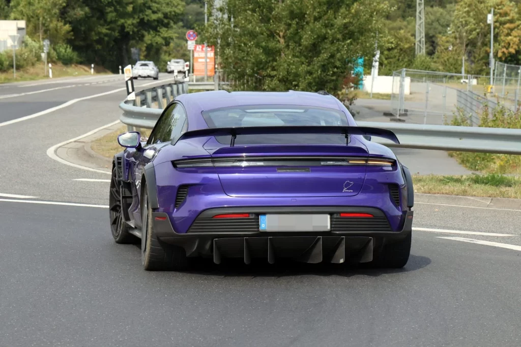 El Porsche Taycan Turbo GT Manthey Racing, casi listo para asaltar Nürburgring 11 Motor16 Porsche Taycan Turbo GT MR 11 Motor16