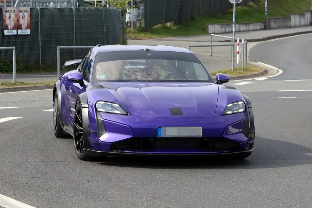 El Porsche Taycan Turbo GT Manthey Racing, casi listo para asaltar Nürburgring 3 Motor16 Porsche Taycan Turbo GT MR 3 Motor16
