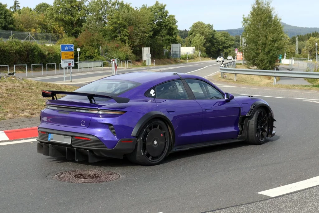 El Porsche Taycan Turbo GT Manthey Racing, casi listo para asaltar Nürburgring 8 Motor16 Porsche Taycan Turbo GT MR 8 Motor16