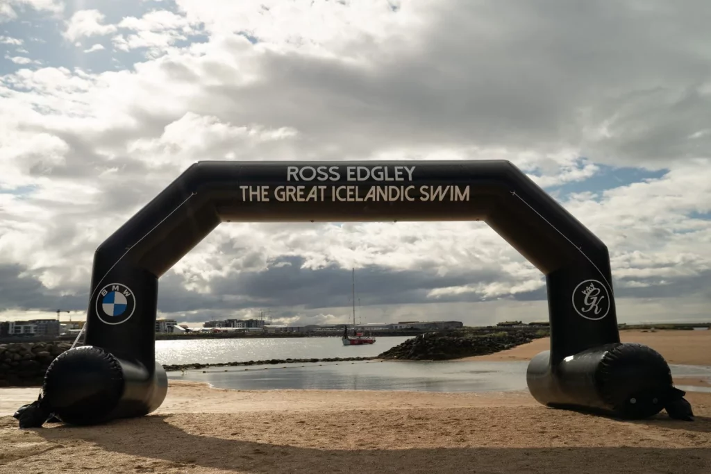 1.600 kilómetros en 100 días: récord mundial a nado en Islandia con el apoyo de los eléctricos de BMW 17 Motor16 RECORD MUNDIAL Ross Edgley BMW IX18 Motor16
