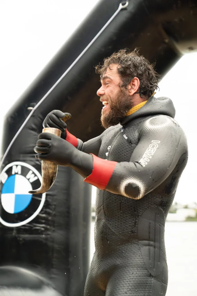 1.600 kilómetros en 100 días: récord mundial a nado en Islandia con el apoyo de los eléctricos de BMW 19 Motor16 RECORD MUNDIAL Ross Edgley BMW IX20 Motor16