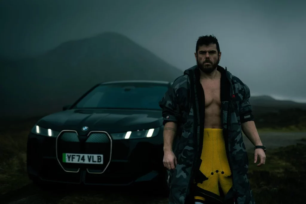 1.600 kilómetros en 100 días: récord mundial a nado en Islandia con el apoyo de los eléctricos de BMW 6 Motor16 RECORD MUNDIAL Ross Edgley BMW IX6 Motor16