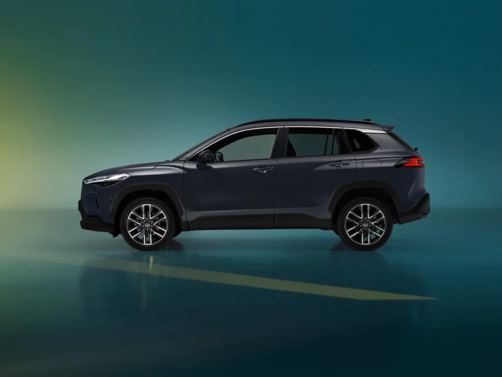 El Toyota Corolla Cross 2025 ya tiene precios. Y sigue siendo caro 1 Motor16 Toyota Corolla Cross 2025 (4)