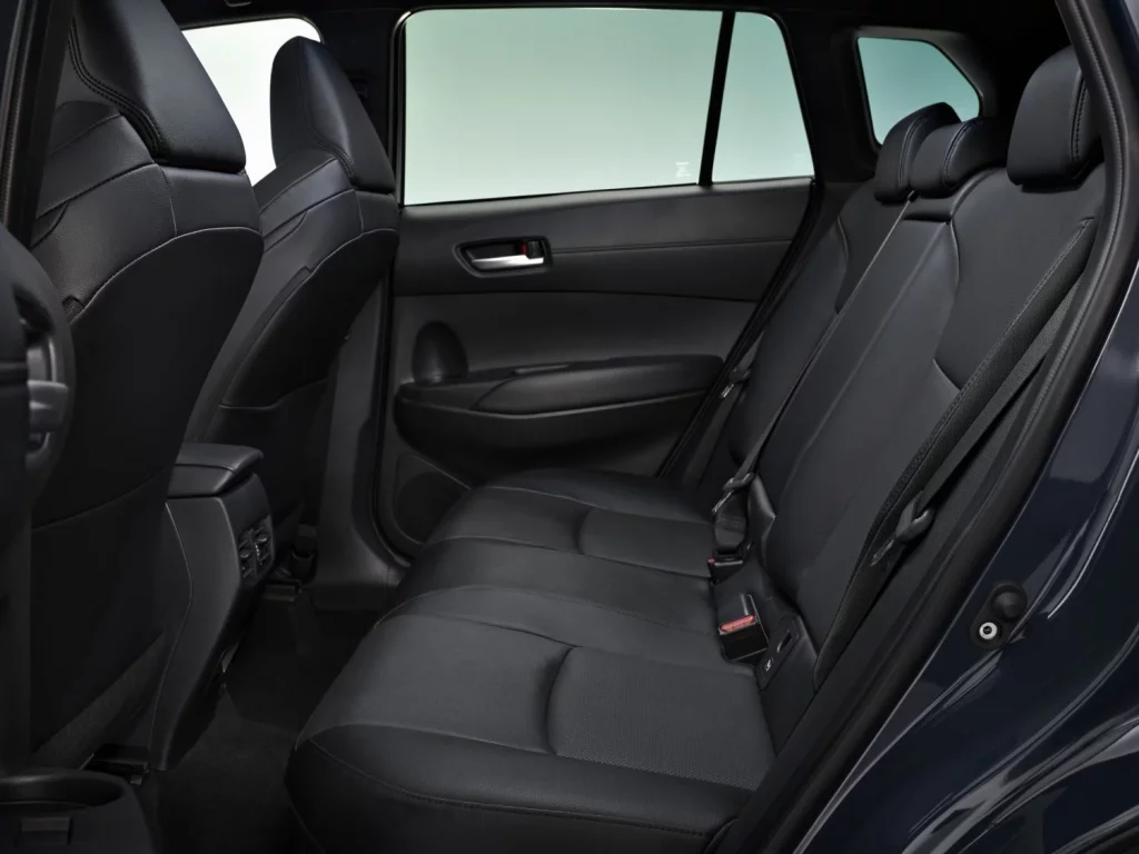 El Toyota Corolla Cross 2025 ya tiene precios. Y sigue siendo caro 11 Motor16 Toyota Corolla Cross 2025 9 Motor16