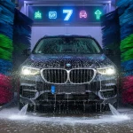 7 motivos para lavar a fondo tu coche si lo has tenido en la playa. Y mejor hacerlo en un túnel de lavado