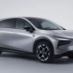 Se muestra el Xpeng G7 EREV, híbrido con 325 kilómetros de autonomía eléctrica