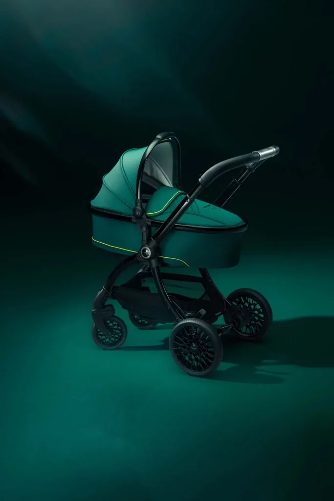 Aston Martin y egg se alían para lanzar un cochecito para bebé de lujo: diseño deportivo y confort familiar 1 Motor16 egg3 Aston Martin1 Motor16
