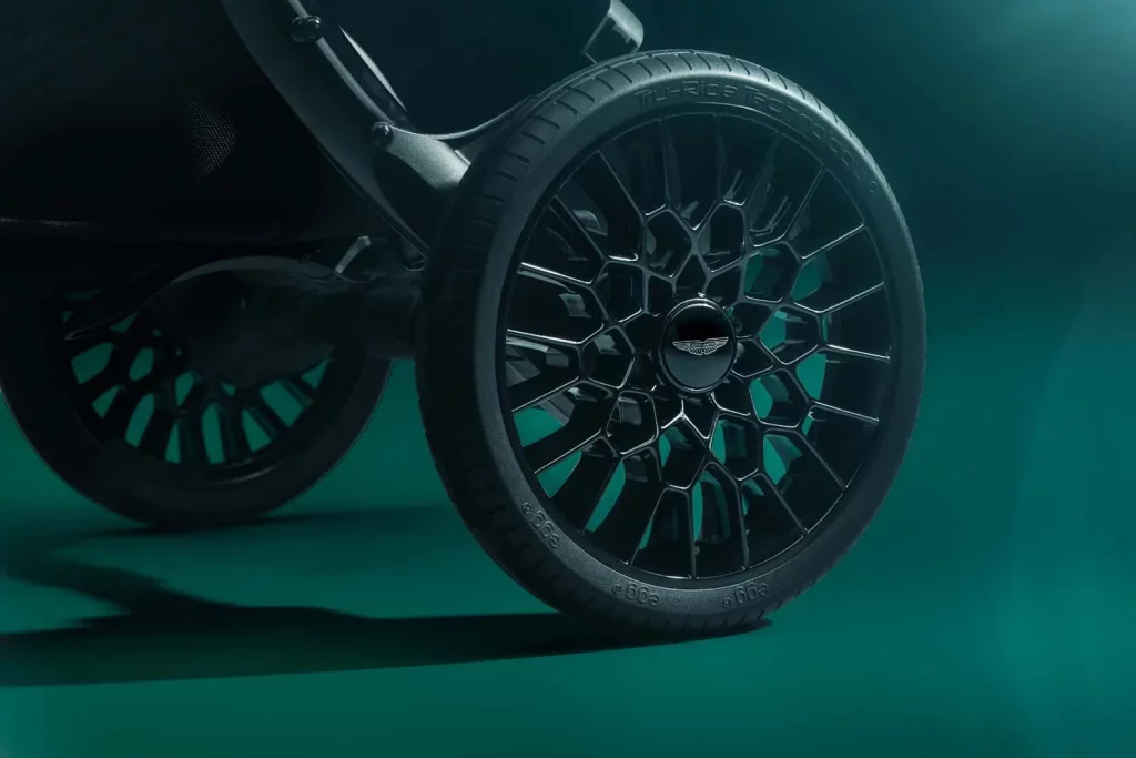 Aston Martin y egg se alían para lanzar un cochecito para bebé de lujo: diseño deportivo y confort familiar 3 Motor16 egg3 Aston Martin4 Motor16