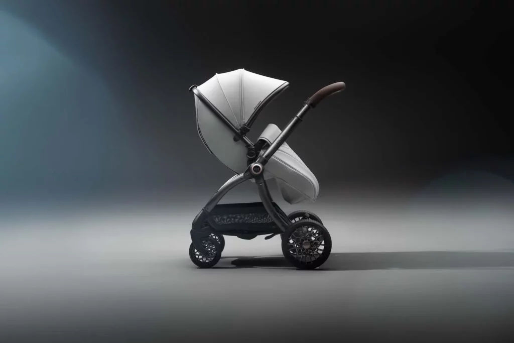 Aston Martin y egg se alían para lanzar un cochecito para bebé de lujo: diseño deportivo y confort familiar 2 Motor16 egg3 Aston Martin7 Motor16