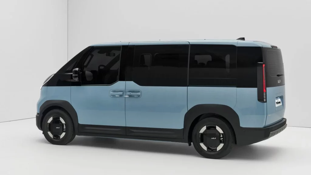 kia pv5 passenger frost blue ext studio static digital 1920x1080 002 Motor16