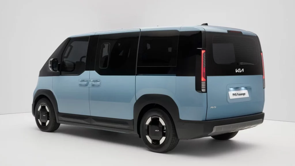 kia pv5 passenger frost blue ext studio static digital 1920x1080 003 Motor16
