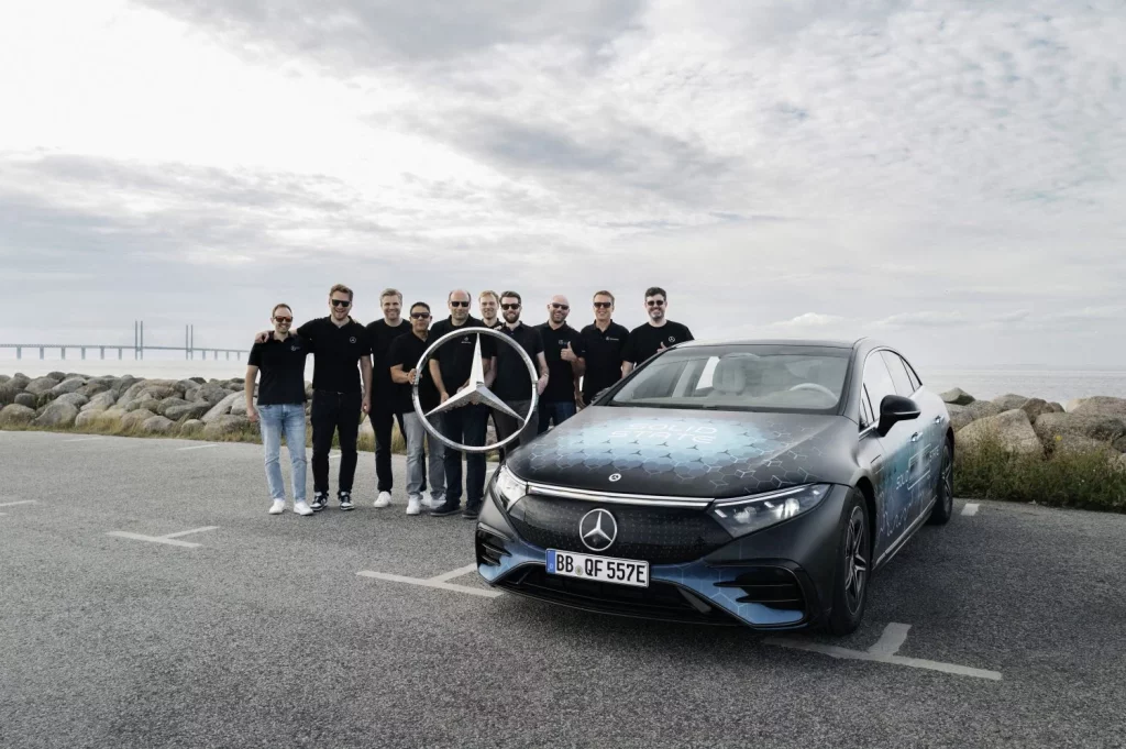 Un Mercedes EQS con batería de estado sólido viaja 1.205 km “de verdad” 1 Motor16 Un Mercedes EQS con batería de estado sólido recorrió 1.205 km sin recargar, demostrando su viabilidad para producción futura.