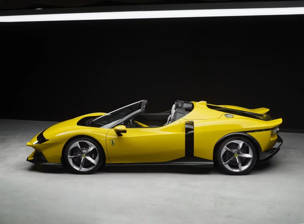 Ferrari 849 Testarossa: Vuelve un nombre legendario con dos carrocerías y 1.050 CV 3 Motor16 Ferrari 849 Testarossa: Vuelve un nombre legendario con dos carrocerías y 1.050 CV
