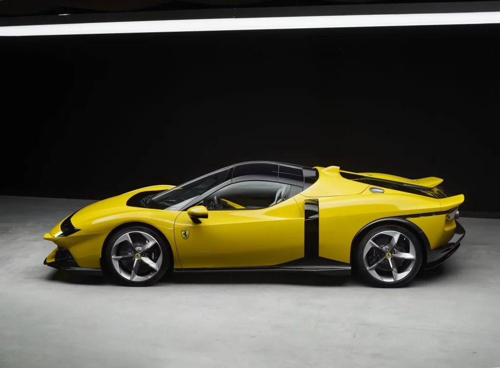 Ferrari 849 Testarossa: Vuelve un nombre legendario con dos carrocerías y 1.050 CV 37 Motor16 Ferrari 849 Testarossa: Vuelve un nombre legendario con dos carrocerías y 1.050 CV