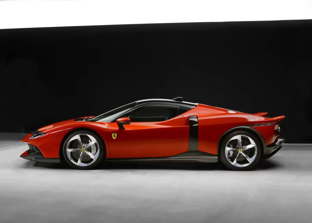 Ferrari 849 Testarossa: Vuelve un nombre legendario con dos carrocerías y 1.050 CV 14 Motor16 nuevo ferrari 849 Testarossa coupe 2026 19 Motor16
