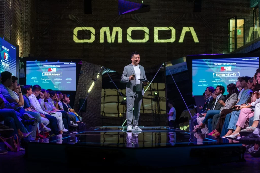 Omoda 7 SHS: El SUV híbrido enchufable presume de sus 1.200 km de autonomía 11 Motor16 Omoda 7 SHS: El SUV híbrido enchufable presume de sus 1.200 km de autonomía