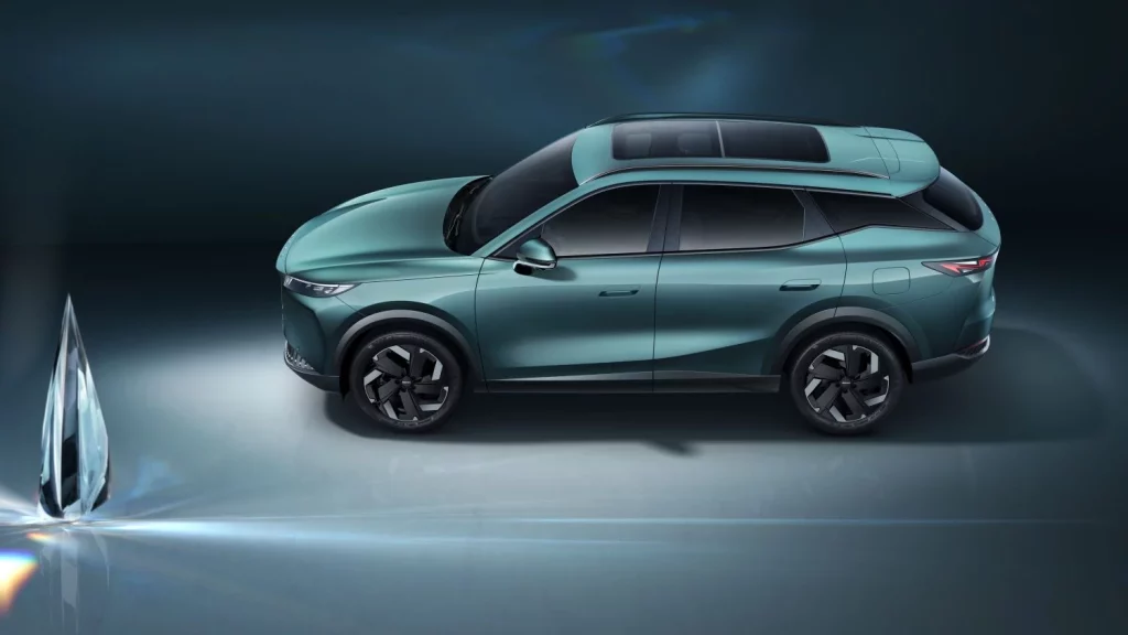 Omoda 7 SHS: El SUV híbrido enchufable presume de sus 1.200 km de autonomía 9 Motor16 Omoda 7 SHS: El SUV híbrido enchufable presume de sus 1.200 km de autonomía
