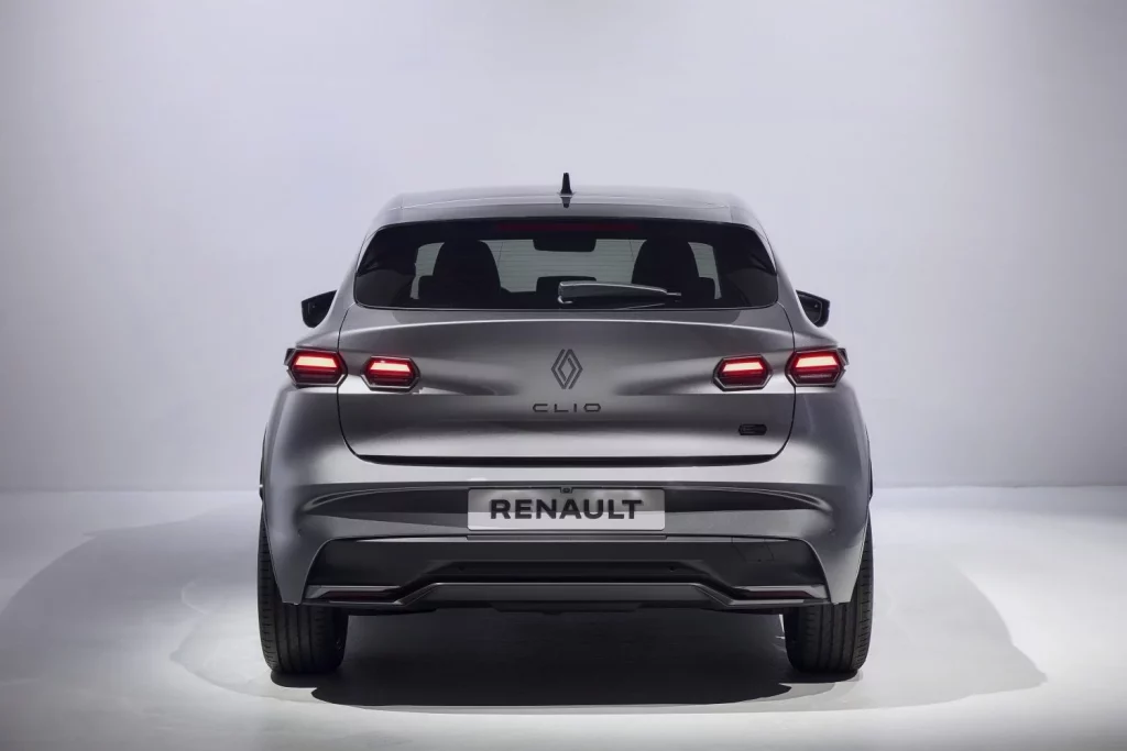 La sexta generación del Renault Clio crece en tamaño y ofrece 1.000 km de autonomía 18 Motor16 La sexta generación del Renault Clio crece en tamaño y ofrece 1.000 km de autonomía