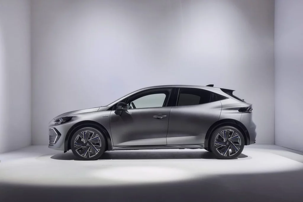 La sexta generación del Renault Clio crece en tamaño y ofrece 1.000 km de autonomía 19 Motor16 La sexta generación del Renault Clio crece en tamaño y ofrece 1.000 km de autonomía