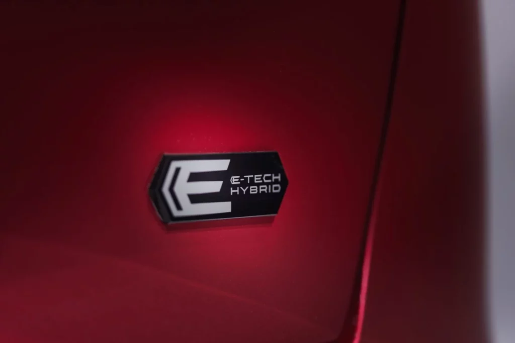La sexta generación del Renault Clio crece en tamaño y ofrece 1.000 km de autonomía 41 Motor16 nuevo renault clio esprit alpine rojo 2026 19 Motor16