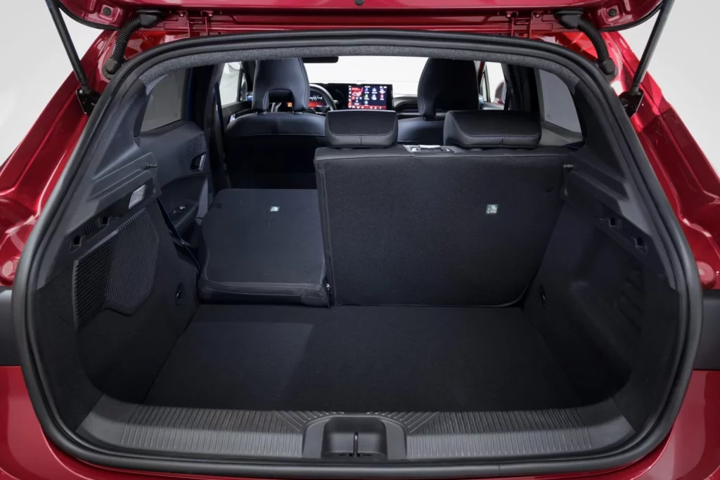 La sexta generación del Renault Clio crece en tamaño y ofrece 1.000 km de autonomía 5 Motor16 La sexta generación del Renault Clio crece en tamaño y ofrece 1.000 km de autonomía