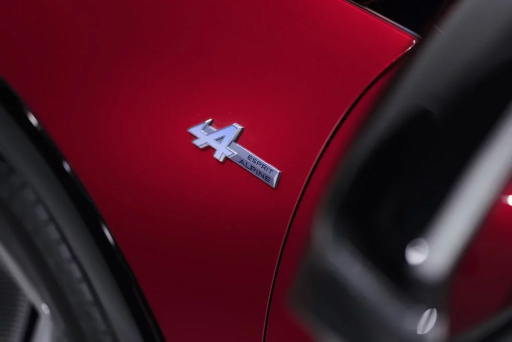 La sexta generación del Renault Clio crece en tamaño y ofrece 1.000 km de autonomía 42 Motor16 nuevo renault clio esprit alpine rojo 2026 20 Motor16