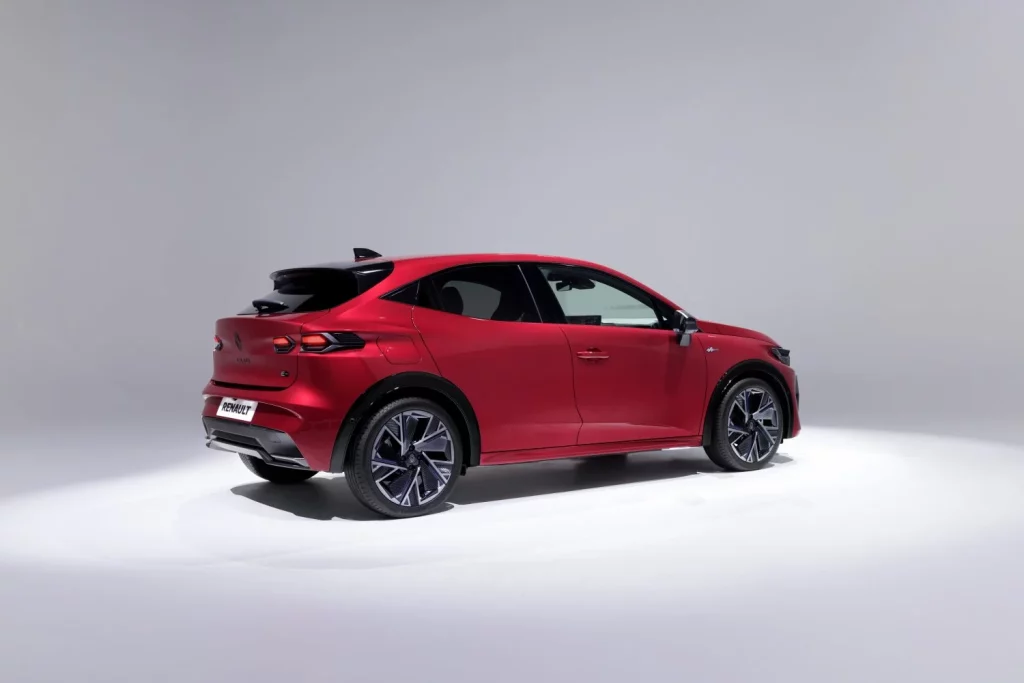 La sexta generación del Renault Clio crece en tamaño y ofrece 1.000 km de autonomía 50 Motor16 nuevo renault clio esprit alpine rojo 2026 28 Motor16