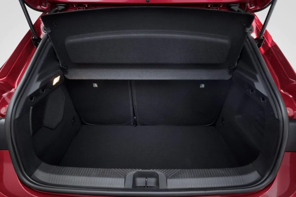 La sexta generación del Renault Clio crece en tamaño y ofrece 1.000 km de autonomía 25 Motor16 La sexta generación del Renault Clio crece en tamaño y ofrece 1.000 km de autonomía