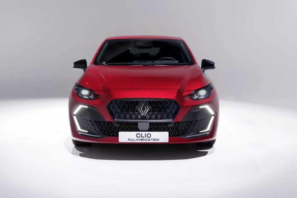 La sexta generación del Renault Clio crece en tamaño y ofrece 1.000 km de autonomía 52 Motor16 nuevo renault clio esprit alpine rojo 2026 31 Motor16