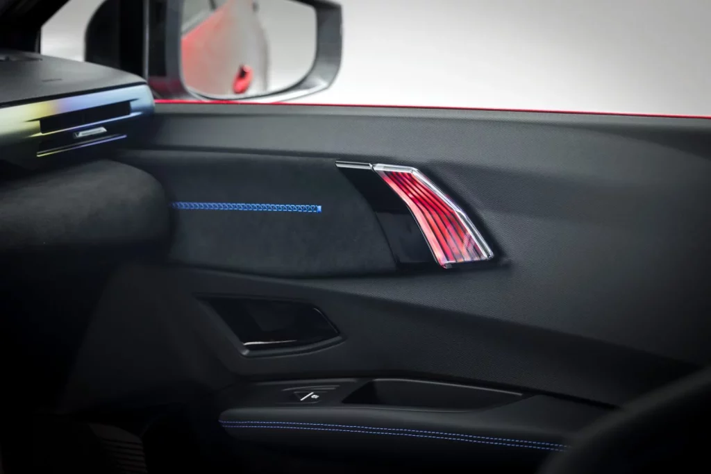 La sexta generación del Renault Clio crece en tamaño y ofrece 1.000 km de autonomía 30 Motor16 nuevo renault clio esprit alpine rojo 2026 8 Motor16