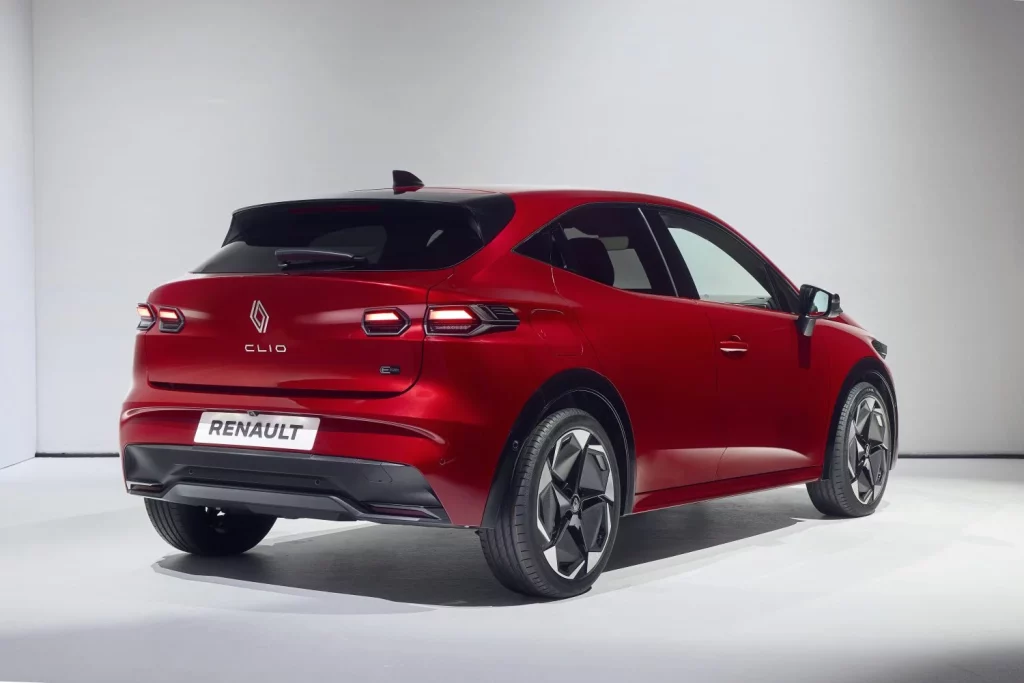 La sexta generación del Renault Clio crece en tamaño y ofrece 1.000 km de autonomía 61 Motor16 nuevo renault clio techno rojo 2026 10 Motor16