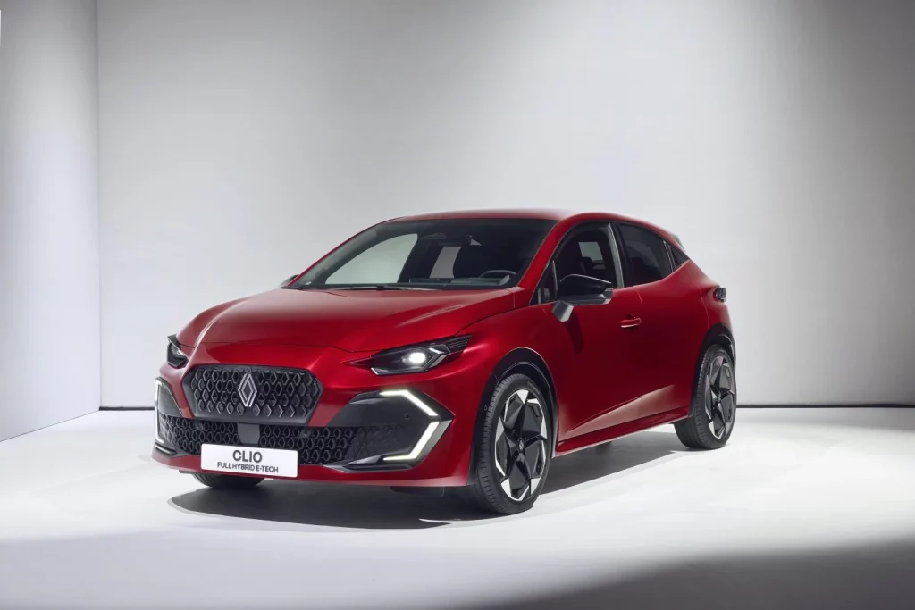 La sexta generación del Renault Clio crece en tamaño y ofrece 1.000 km de autonomía 60 Motor16 nuevo renault clio techno rojo 2026 11 Motor16