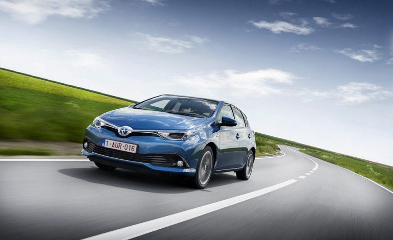 Al volante del Toyota Auris 2015. La lógica se impone